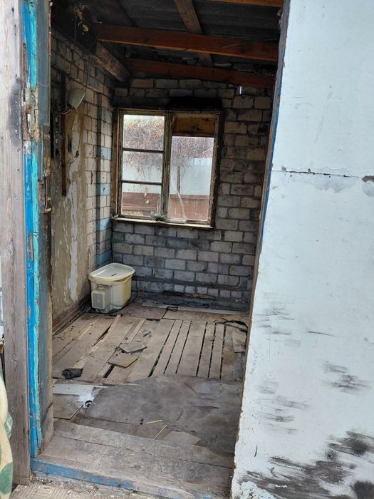 Продам пол дома с участком.