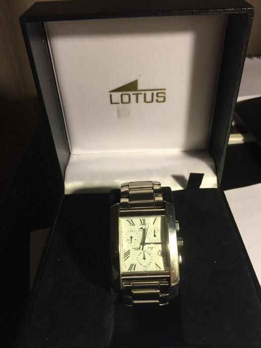 Relogio Lotus com Caixa e poco uso