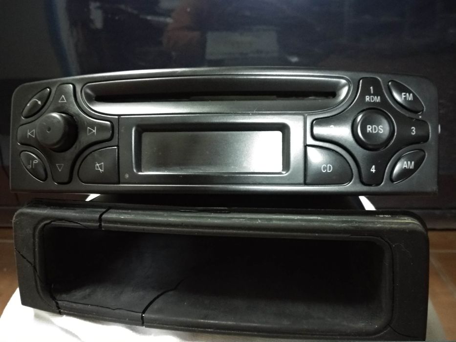 Auto-radios de origem: 1 Mercedes e  1 Alfa Romeo com gavetas