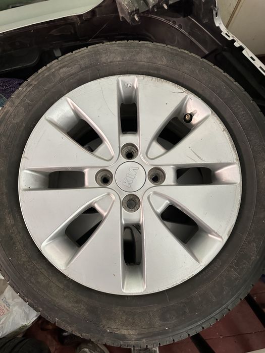 Диск R15 + KUMHO solus kh17 185/65 Шина на Kia Rio