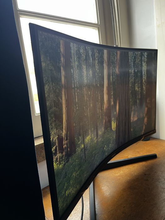 Samsung Odyssey G5 32 inch curved Monitor 2K resolution