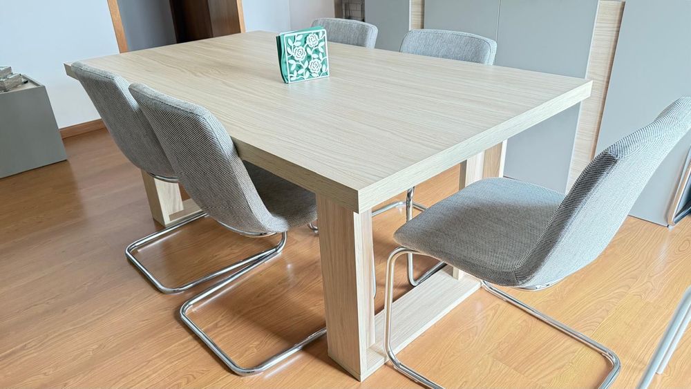 Mesa de Jantar para 6 cadeiras