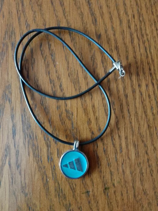 Adidas naszyjniczek dziecięcy młodzieżowy