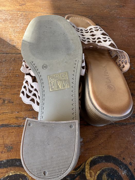 Шкіряні жіночі шльопки в ідеальному стані