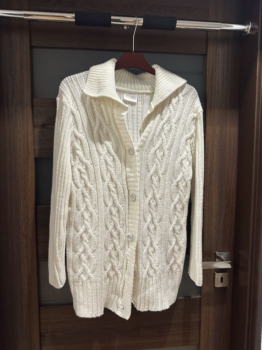 Bialy/ kremowy sweter