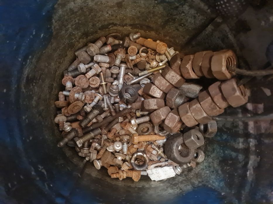 Набір болтів, гайок та спецкріплення (на вагу або лотом)