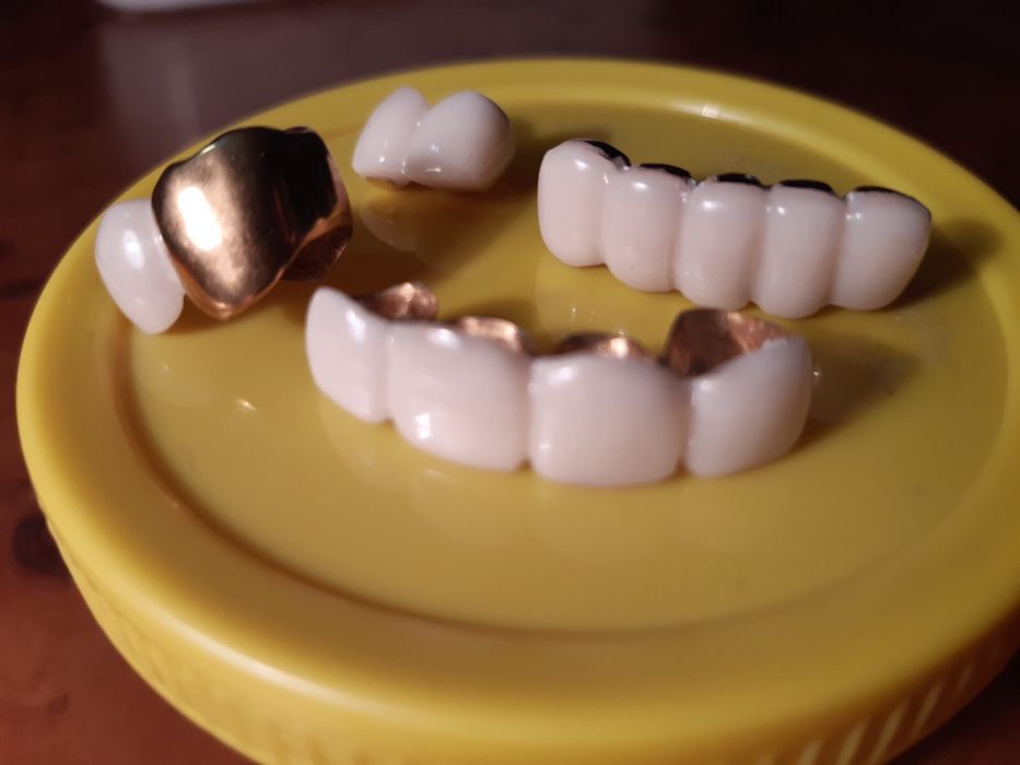 Зубной техник