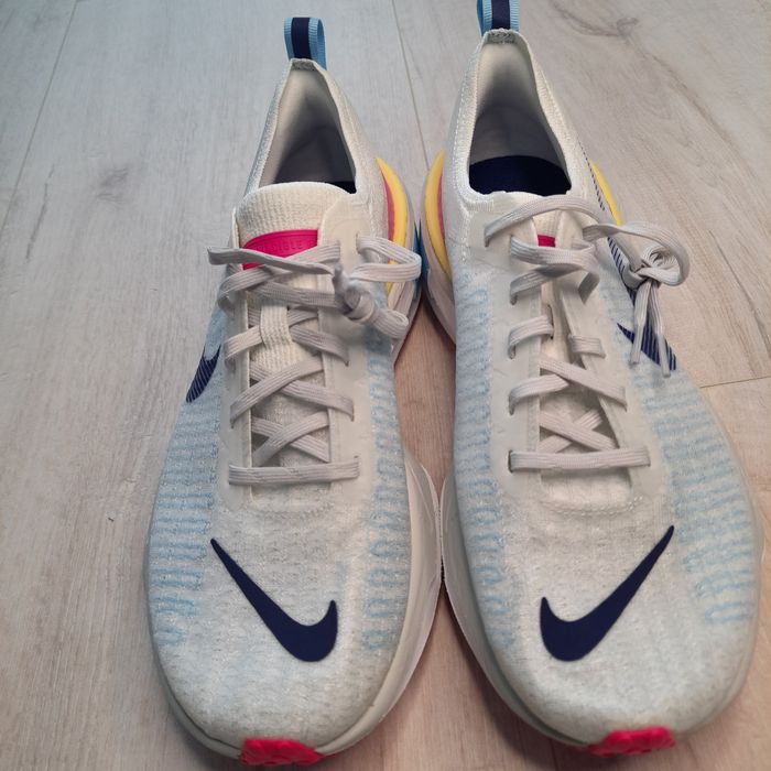 Оригінальні чоловічі кросівки Nike INVINCIBLE 3 DR2615-105