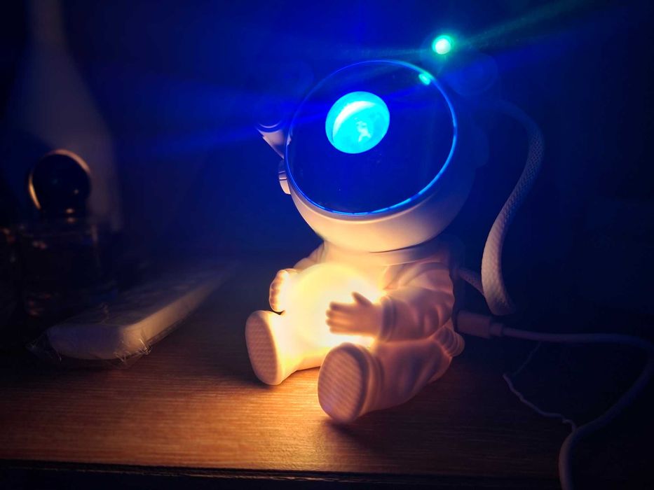 Kosmiczny projektor gwiazd astronaut LED lampa księżycowa pilot