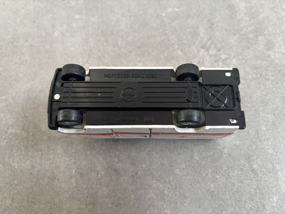 Model Siku Mercedes 809 D Ambulans made in Germany