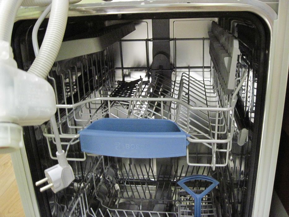 zmywarka do zabudowy 45 Bosch z widocznym panelem