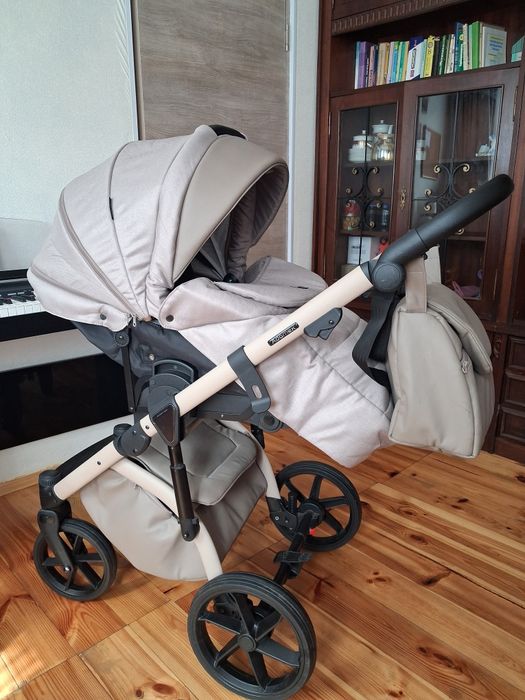 Продам коляску Адамекс