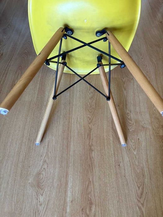6 Cadeiras Sklum, amarelo mostarda --> por apenas 70€ (Estilo Eames DSW)