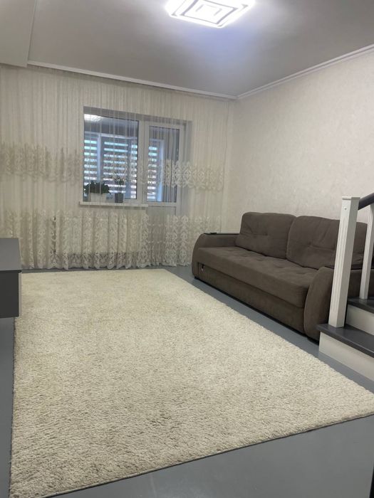 2поверхова квартира біля Епіцентру