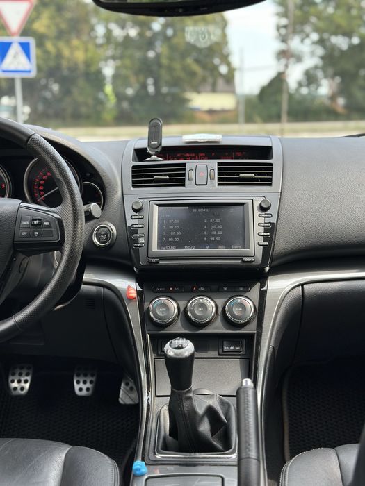 Mazda 6  2-покоління( рестайлінг)2011 рік 2.2 дизель