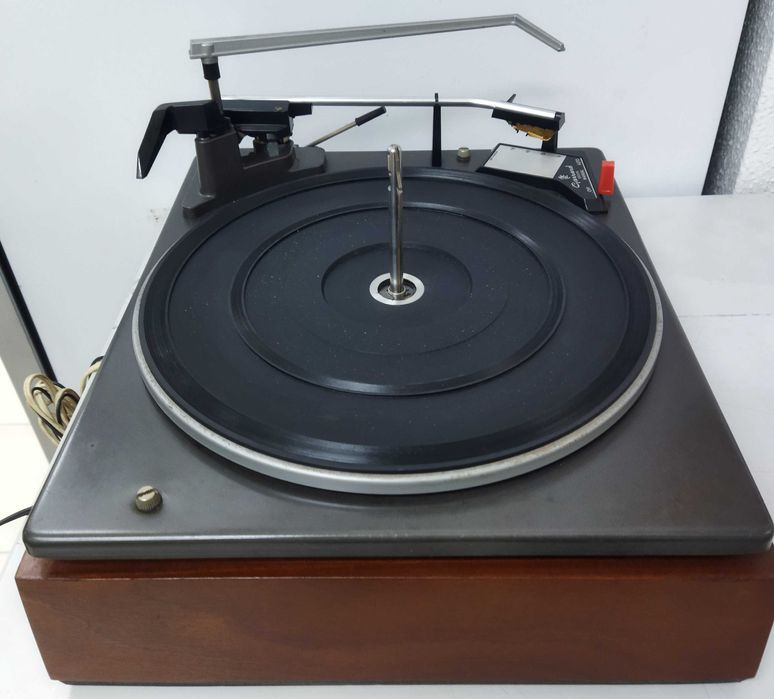 Gira Discos Garrard 2025TC Automatic - A funcionar em pleno