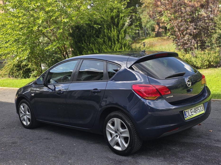 Opel Astra 2011r 1.4 benzyna 100 KM