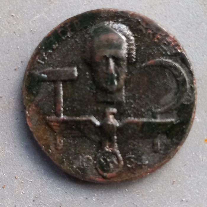 Blaszka od czegoś tłoczona