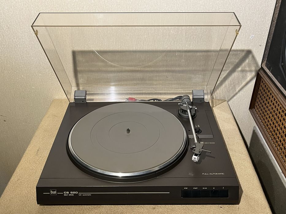 Качественный немецкий проигрыватель винила DUAL CS-520 BELT DRIVE
