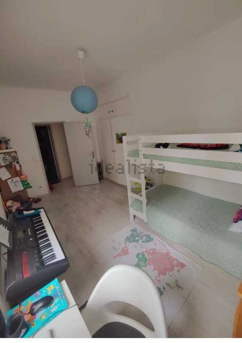 Two-bedroom apartment for rent in Rua República da Bolívia, Benfica