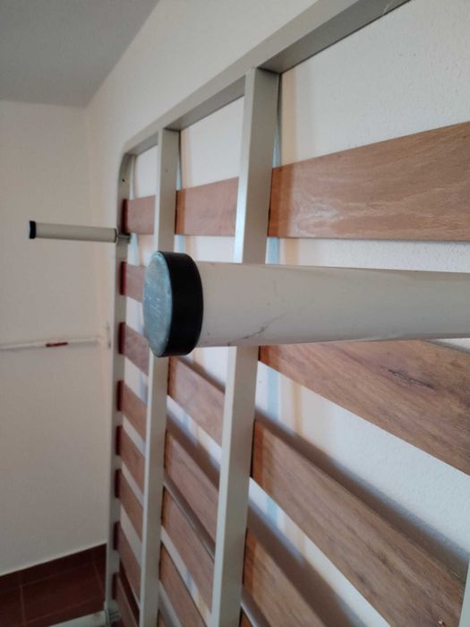 Estrado de Cama em Bom Estado – Resistente e Funcional