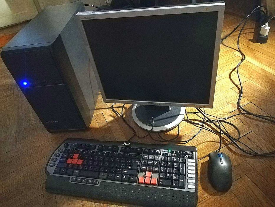 2 компьютер та монітор ж/к Core i5 та AMD ІІ х8