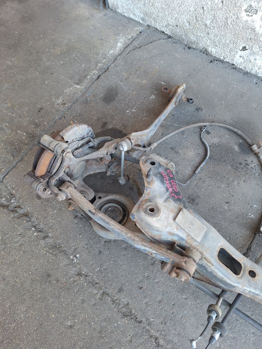 Belka tył Kia Ceed I hatchback zawieszenie belka tylna
