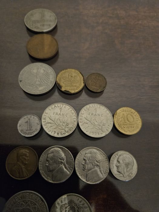 Moedas antigas de vários países (16 moedas)