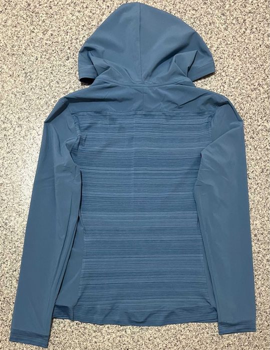 Salomon жіноча бігова куртка/wind hoodie/trail running