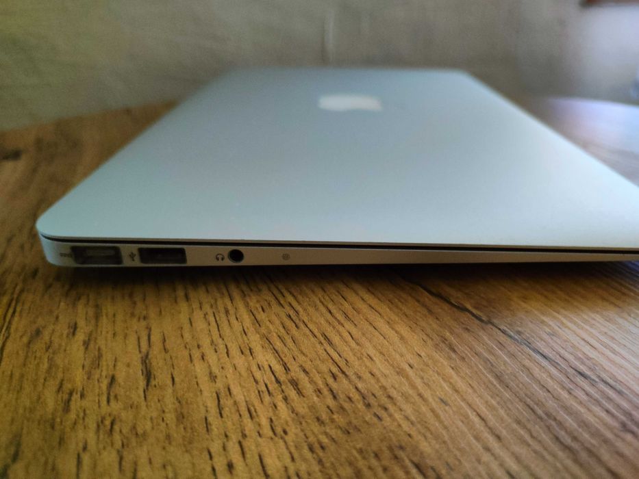 MacBook Air i5 1.6 GHz High Sierra