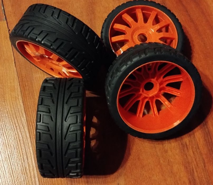 Rc 1/7 , 1/8 on road .