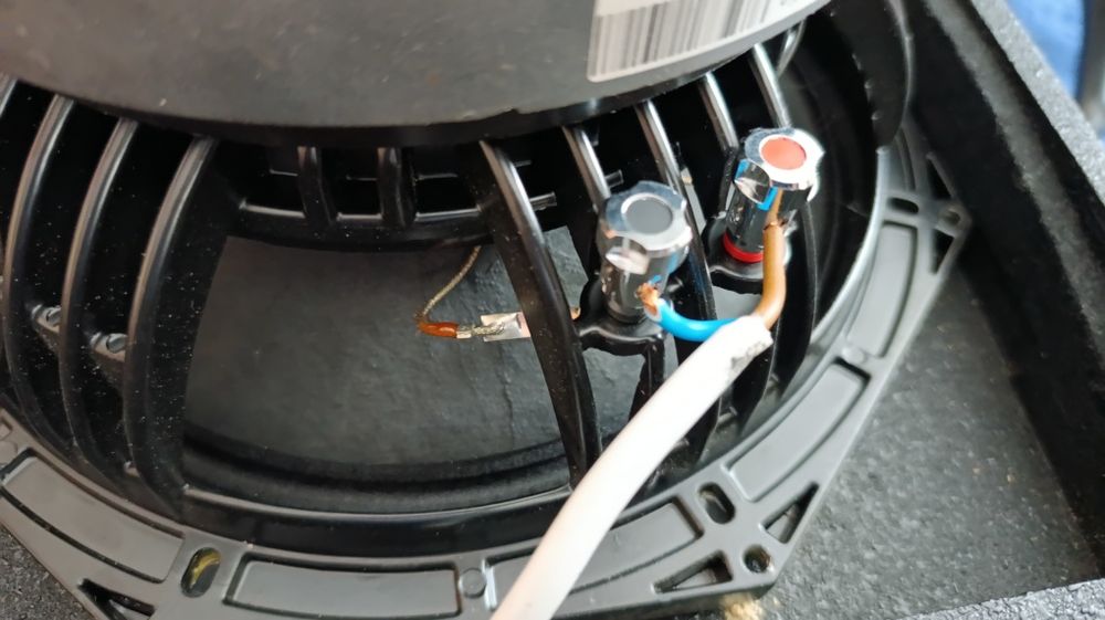 Продам 2 сабвуфера, 12"