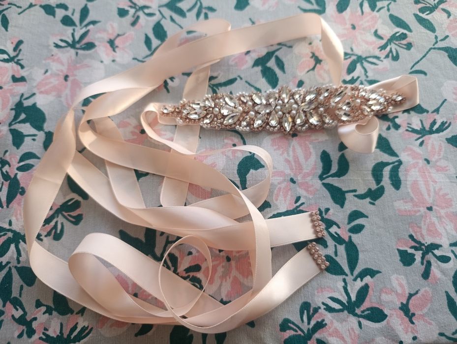 Ozdobny pasek do sukienki