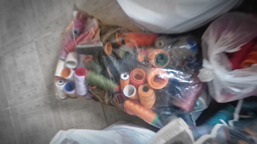 Cones de linhas costura