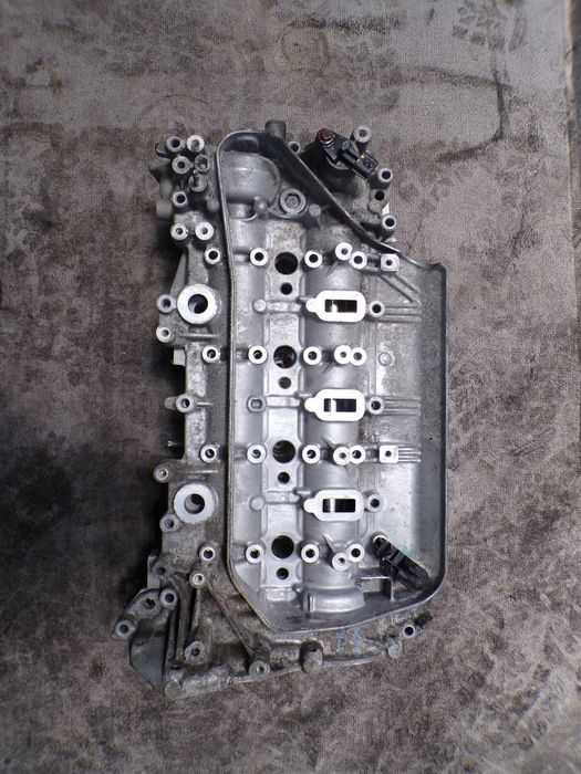 pokrwa zaworów z wałkami Vivaro trafic 1.6 DCI