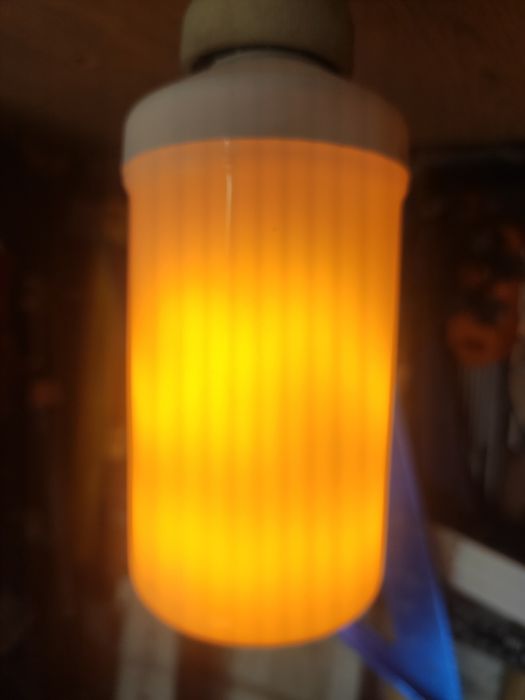 Żarówka LED imitująca efekt płomieni ŚWIECZKI E27