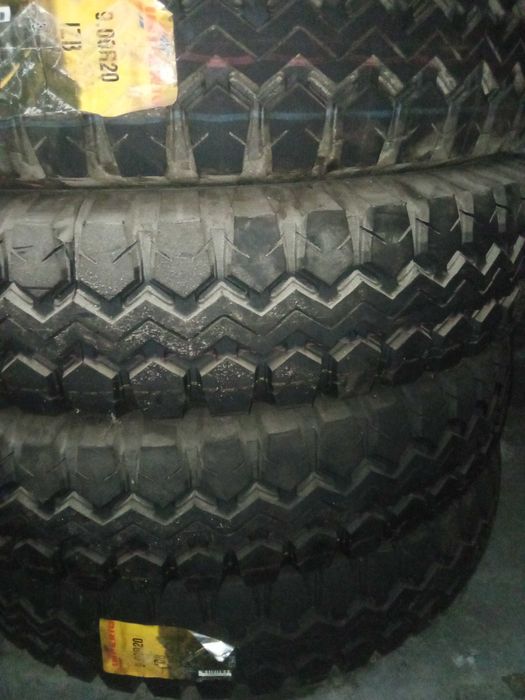 Pneus 900R20 recauchutados