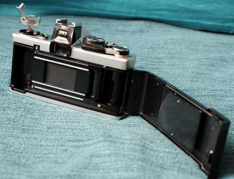 Olympus OM-2N z bogatym zestawem