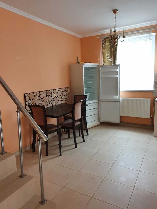 Здам будинок 2 поверхи ,80 м 3 Слобідська,є заїзд