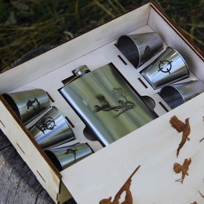 подарунковий набур з фляги чарок та коробки