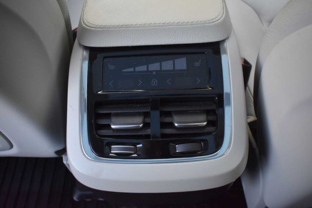 Volvo XC90 T6 Momentum 7-Passenger      2020