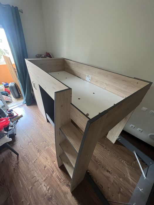 Beliche com arrumação, escadas e armário – moderno e robusto