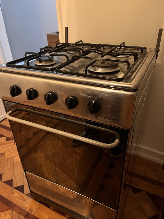 Fogão a gás  usado em bom estado.