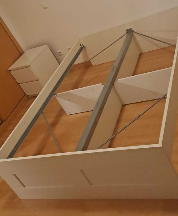 Cama para venda (Branca) - sem colchão