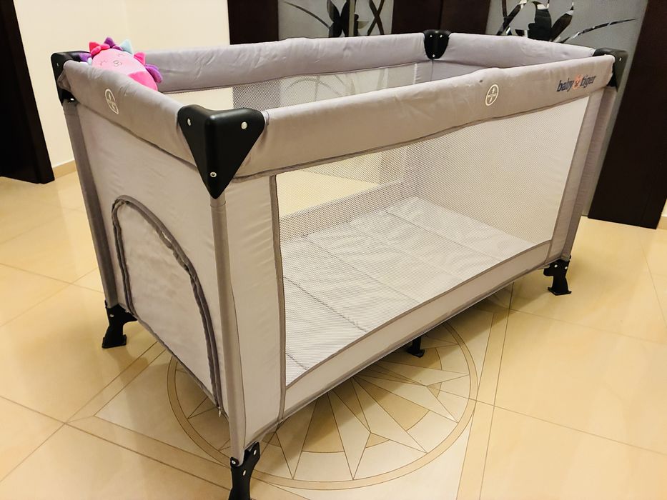 Łóżeczko turystyczne + Materac trzywarstwowy Baby Tiger Viki