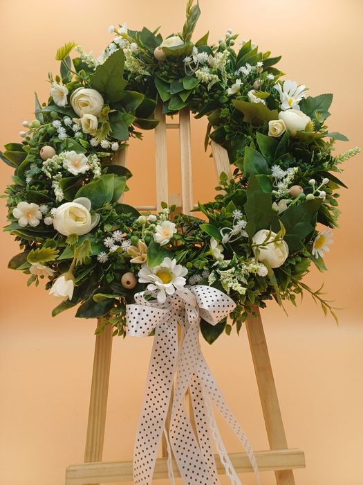 Wiosenny wianek na drzwi