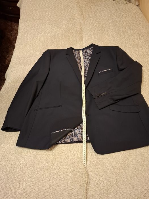 Sprzedam Nowy garnitur xxxxl .