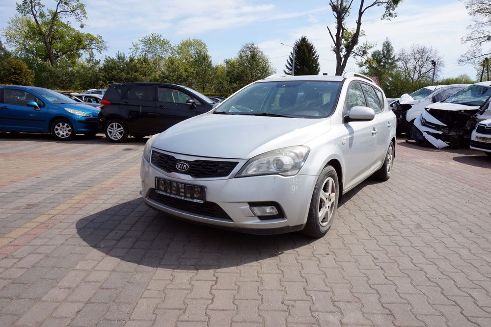 KIA CEED I LIFT KOMBI 2011 9S 1.6 CRDI D4FB 90KM WAJ6C SREBRNY na części