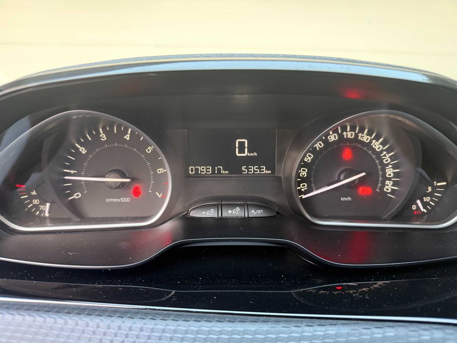 Peugeot 208 1.2 PureTech Style - desde 89€/mês