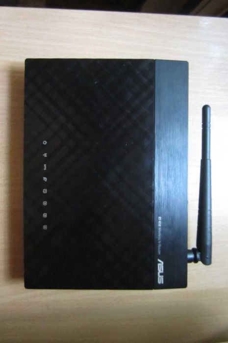 Роутер Asus RT-N10 Маршрутизатор 150 Мбит/с (не включается)
